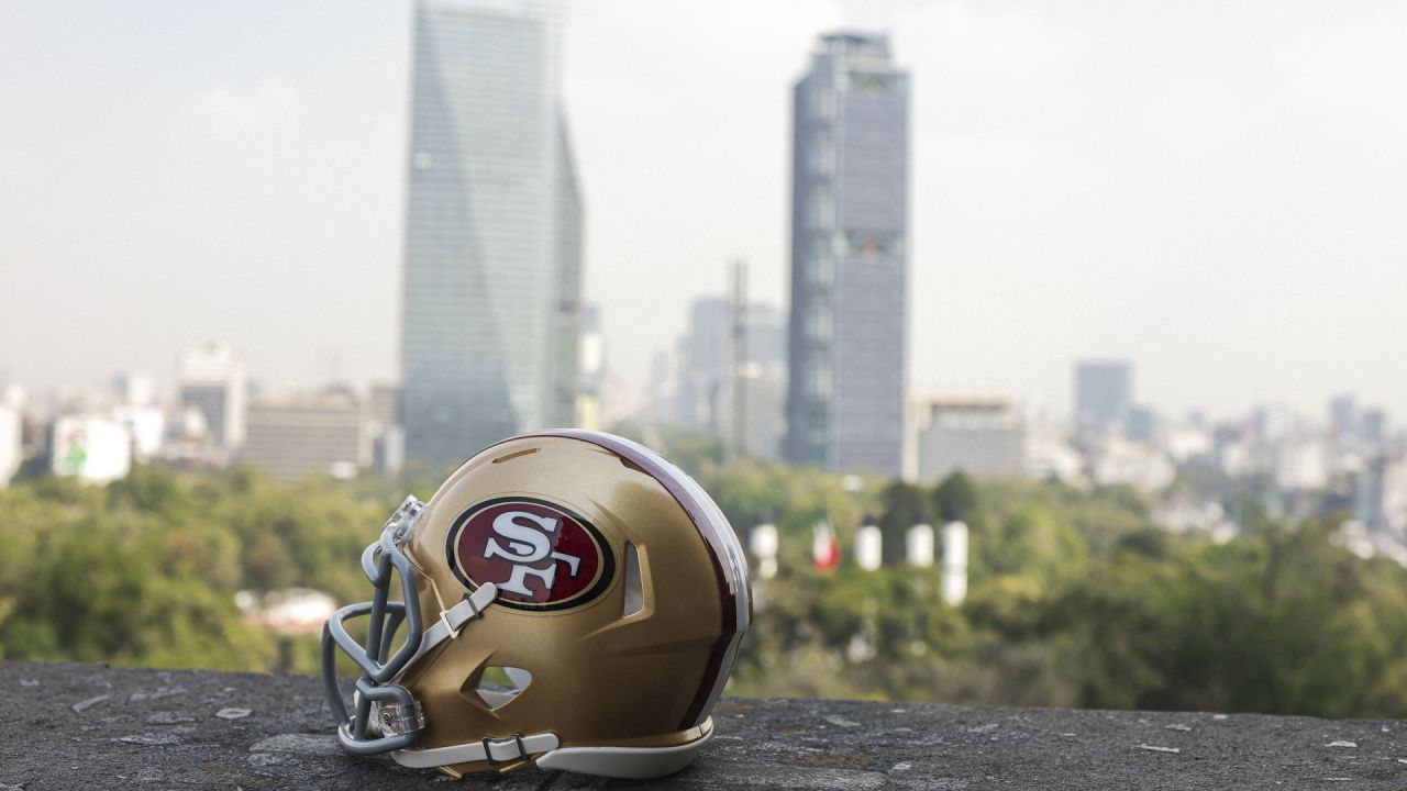 49ers Mini Helmet Visits the Sites in Mexico City