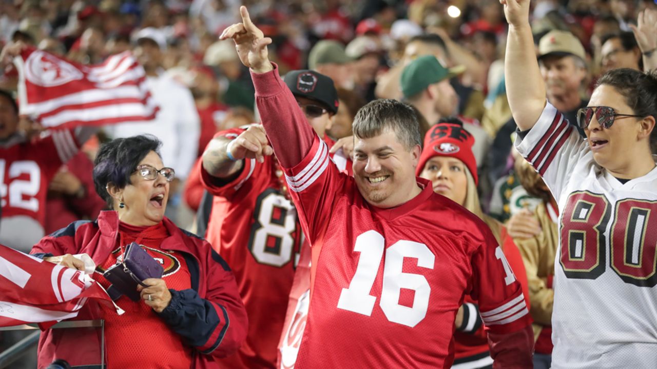 49ers Faithful Cheer on 'Sunday Night Football' Victory