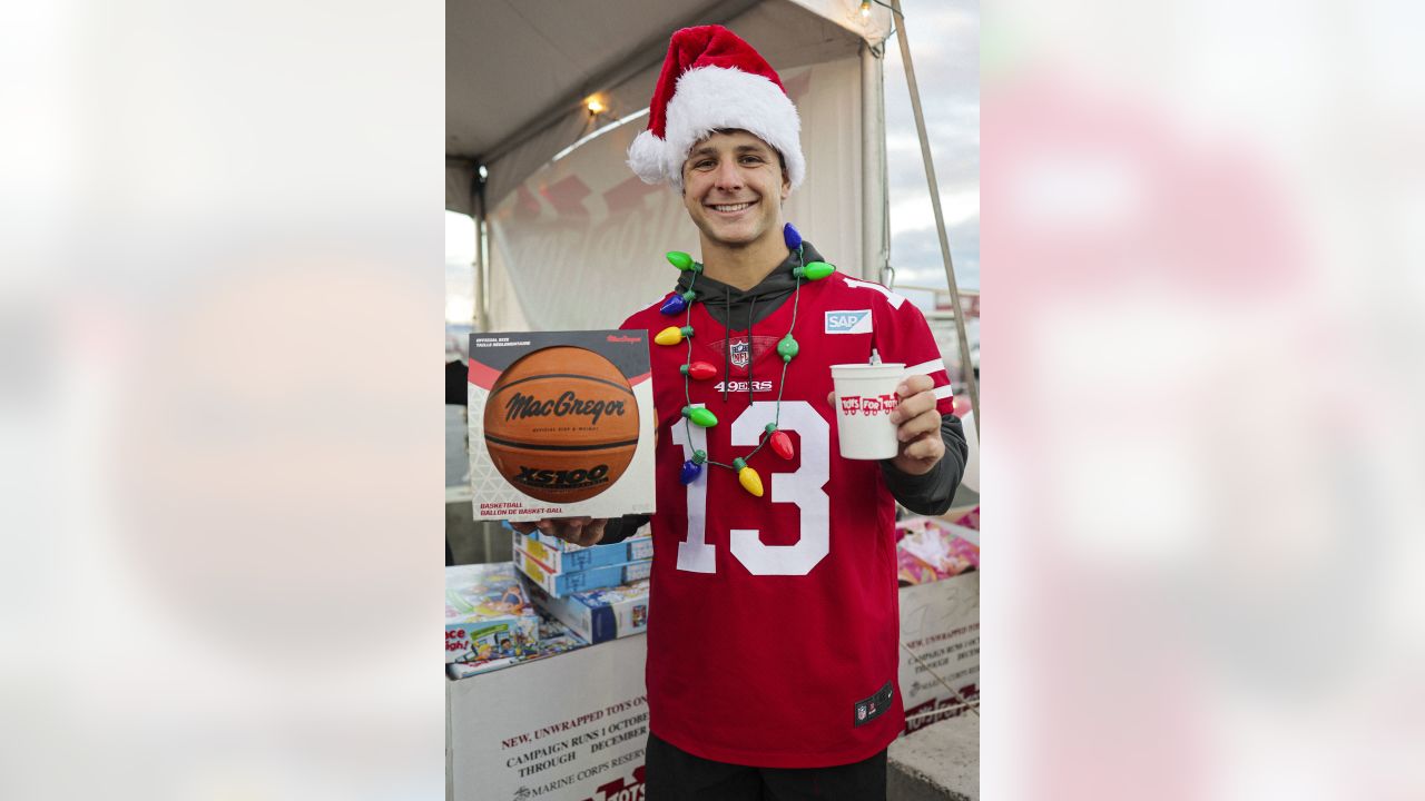 49ers host Hope for the Holidays giveaway for Bay Area families