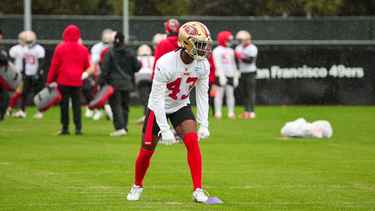 49ers Practice in the Rain Ahead of Super Wild Card Weekend vs. Seahawks