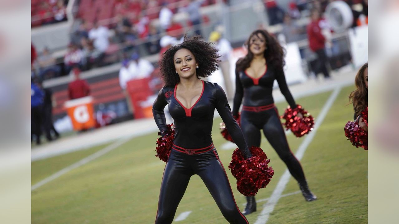 San Francisco 49ers on X: Meet Gold Rush members Sophia and Cassie!    / X