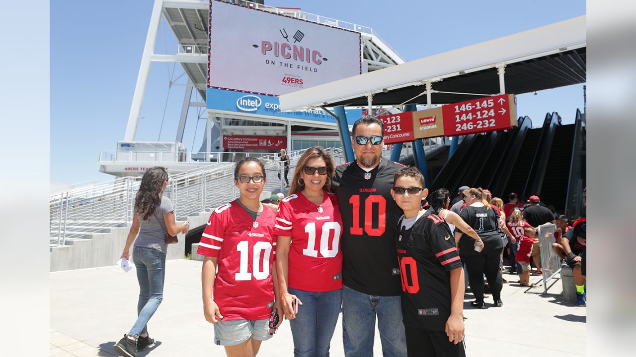 49ers Picnic On the Field