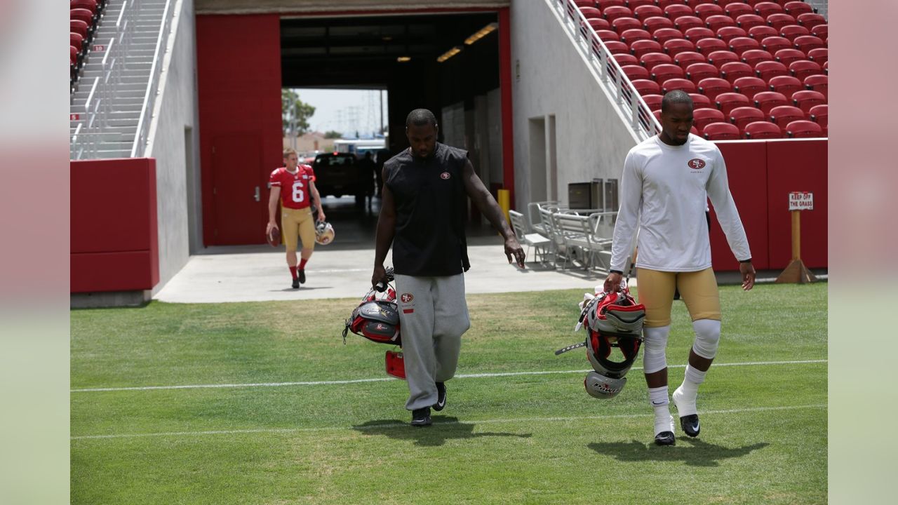 49ers Players Practice in Levi's® Stadium Before 'TNF' vs. the