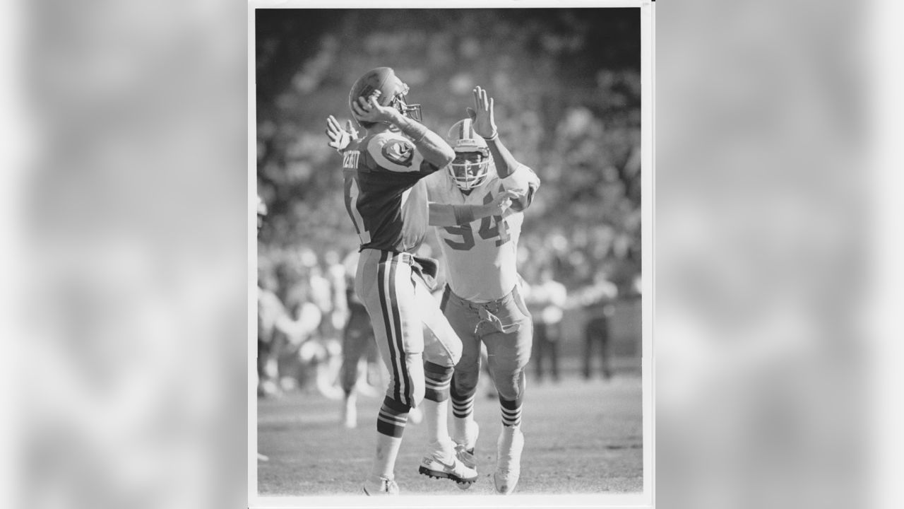 San Francisco, California, USA. 24th Dec, 1989. San Francisco 49ers vs  Chicago Bears at Candlestick Park Sunday, December 24, 1989. 49ers beat  Bears 26-0. 49er defensive end Charles Haley (94) sacks Bear