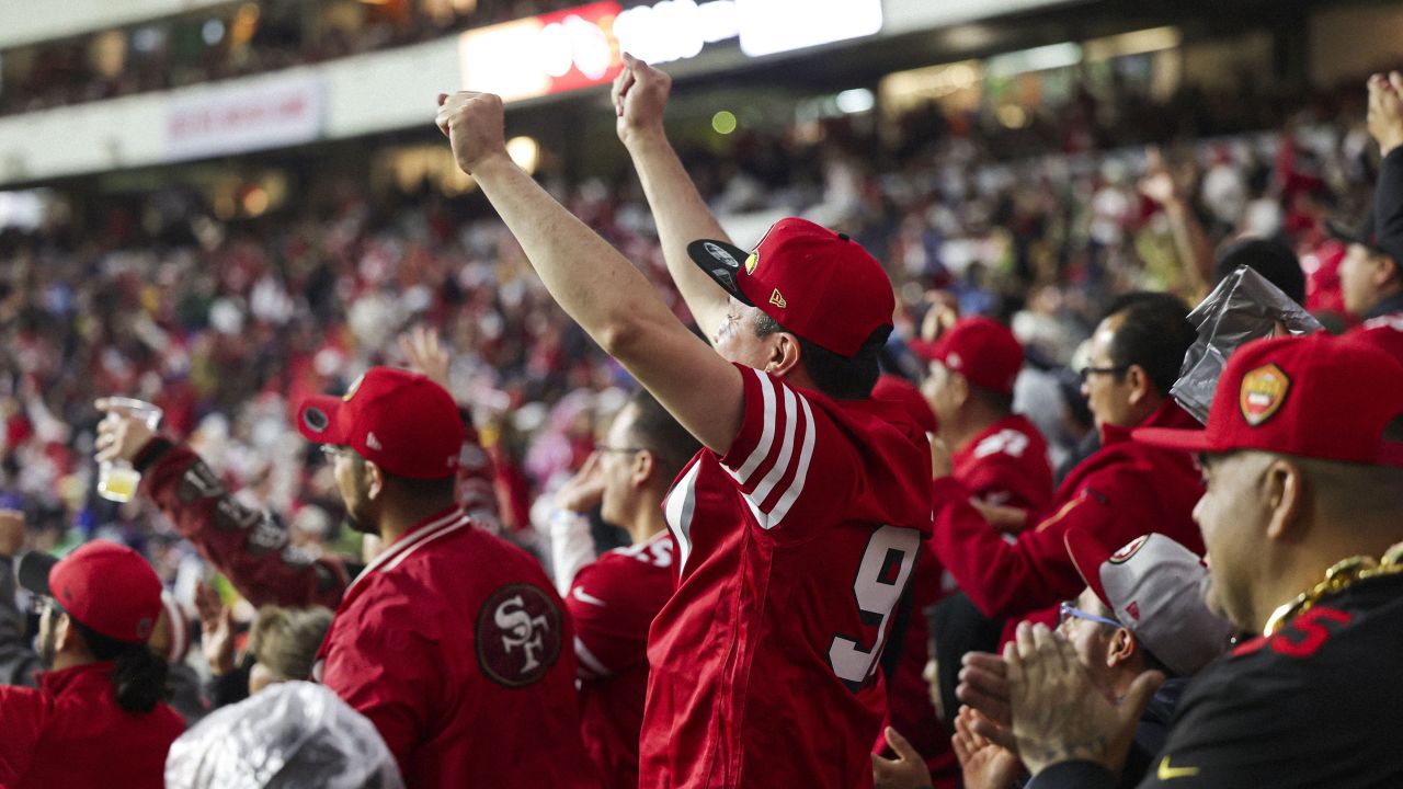 49ers players, coach praise Mexico City fans for Monday night's turnout -  Sactown Sports