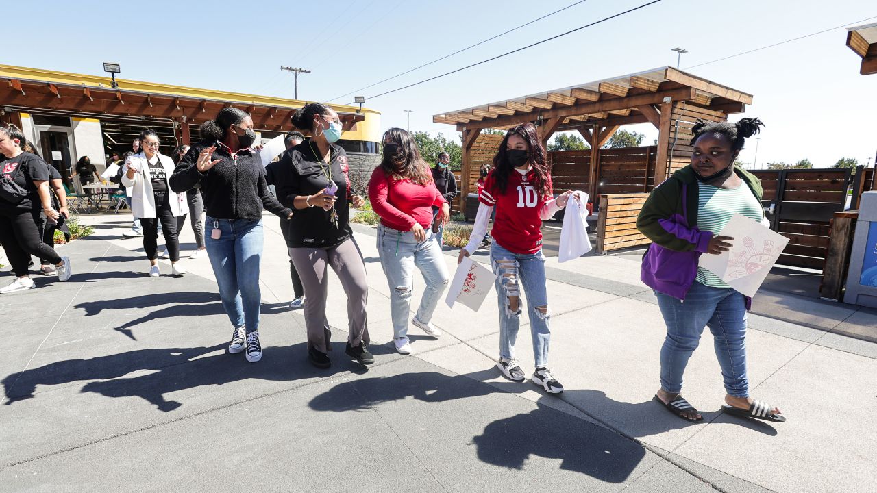 49ers Players Take a Trip to RYSE Youth Community Center