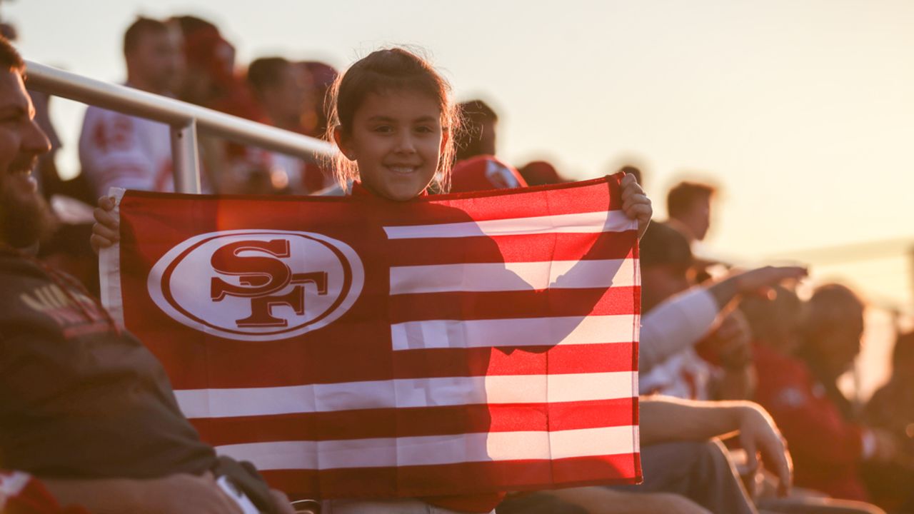 49ers Faithful Cheer on 'Sunday Night Football' Victory