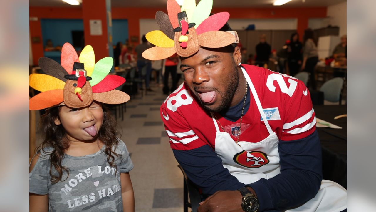 Photos: 49ers and CityTeam Host Thanksgiving Feast