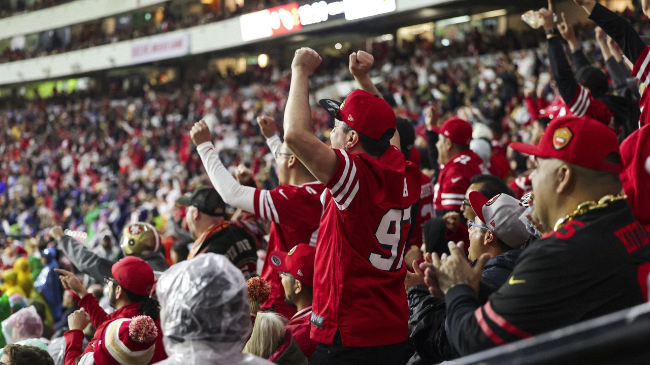 49ers players, coach praise Mexico City fans for Monday night's turnout -  Sactown Sports