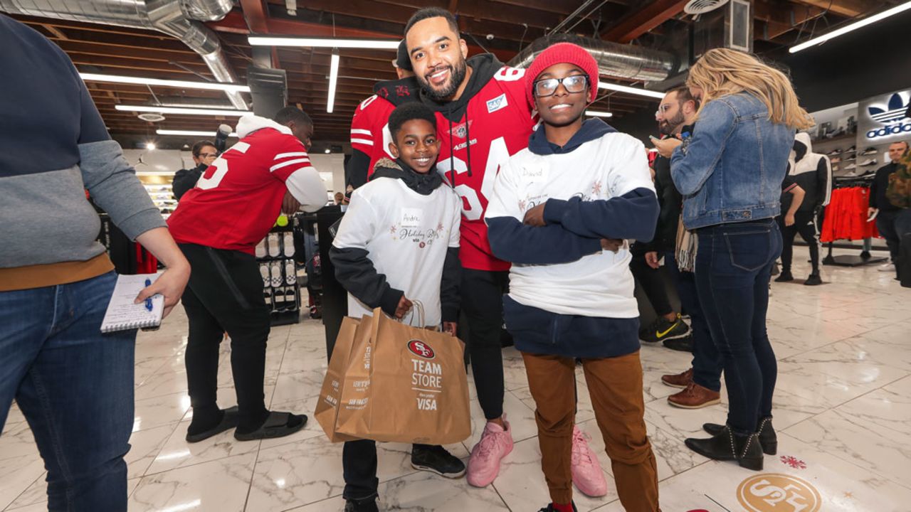 49ers Players Host Holiday Blitz with Shoe Palace and Visa