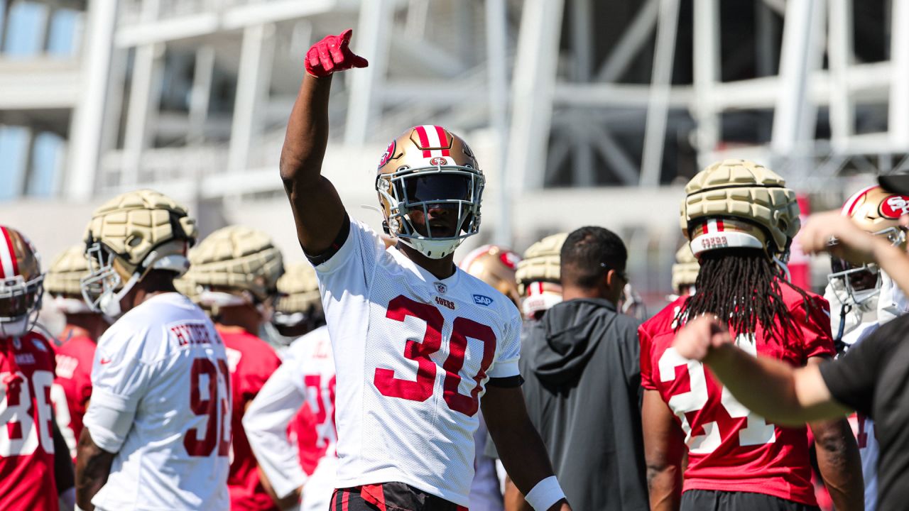 49ers Players Hit the Turf for Day Three of Training Camp