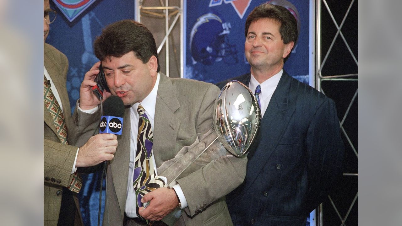 Pro Football Hall of Fame on X: .@PFHOFPrez & HOFer & @49ers  legend Edward J. DeBartolo Jr. getting ready 2 receive his @KayJewelers HOF  Ring of Excellence at #NEvsSF game  /