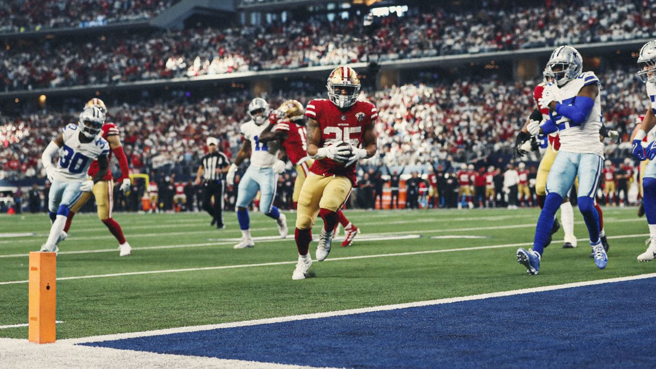 Dallas Cowboys vs. San Francisco 49ers. Fans support on NFL Game.  Silhouette of supporters, big screen with two rivals in background Stock  Photo - Alamy