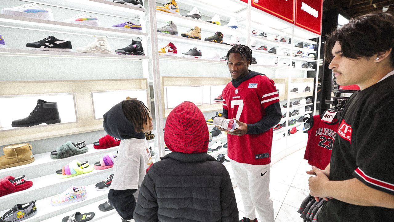 49ers Players Host 15 Students from SPAAT for a Holiday Blitz Shopping Event