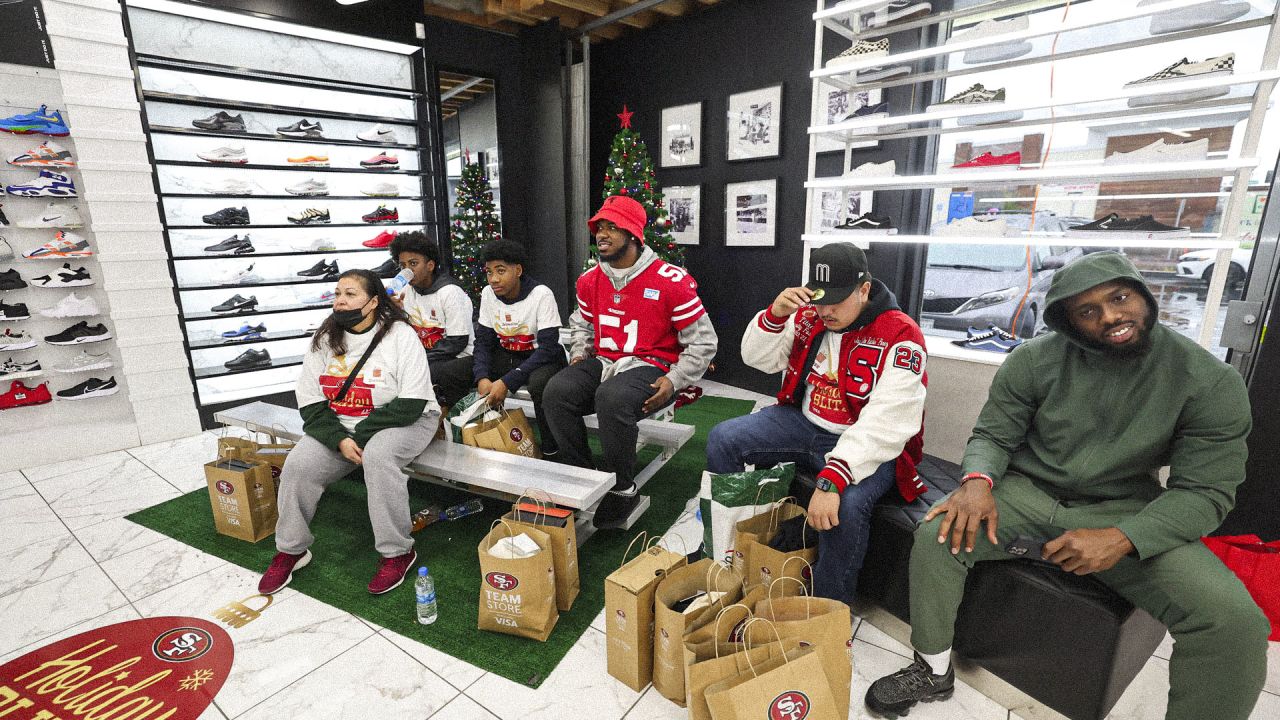 49ers Players Host 15 Students from SPAAT for a Holiday Blitz