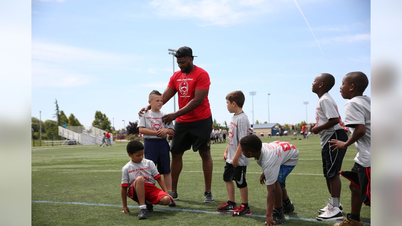 49ers DL Arik Armstead Hosts Free Football Camp