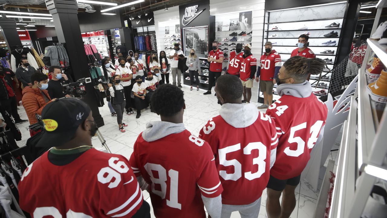 49ers Players Host 15 Students from SPAAT for a Holiday Blitz Shopping Event