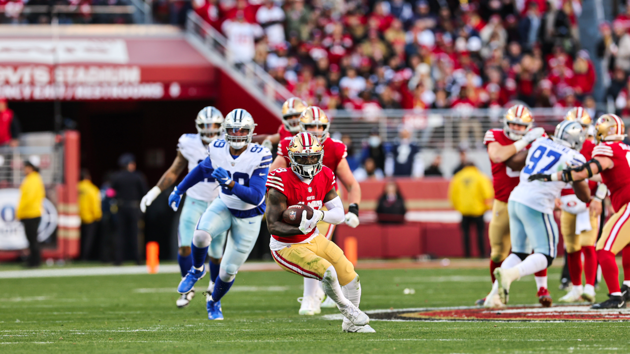 Dallas Cowboys linebacker Micah Parsons (11) before an NFL divisional round  playoff football game against the San Francisco 49ers in Santa Clara,  Calif., Sunday, Jan. 22, 2023. (AP Photo/Godofredo A. Vásquez Stock