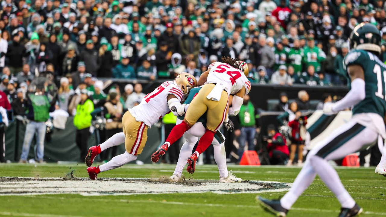 San Francisco 49ers vs. Philadelphia Eagles. Fans support on NFL Game.  Silhouette of supporters, big screen with two rivals in background Stock  Photo - Alamy