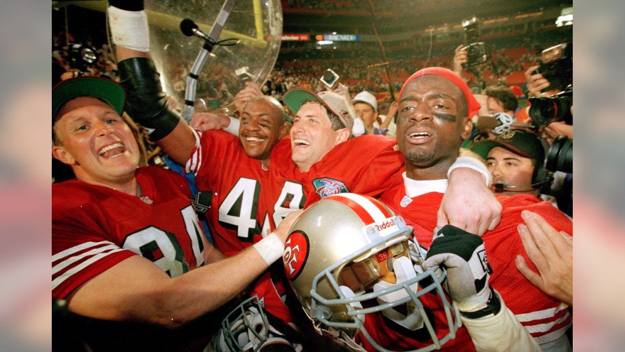 49ERS HANKS/C/03JAN98/SP/MAC 49ers v. Packers. 49er 36- Merton Hanks  celebrates the victory. bY Michael Macor/The Chronicle (MICHAEL MACOR/San  Francisco Chronicle via AP Stock Photo - Alamy