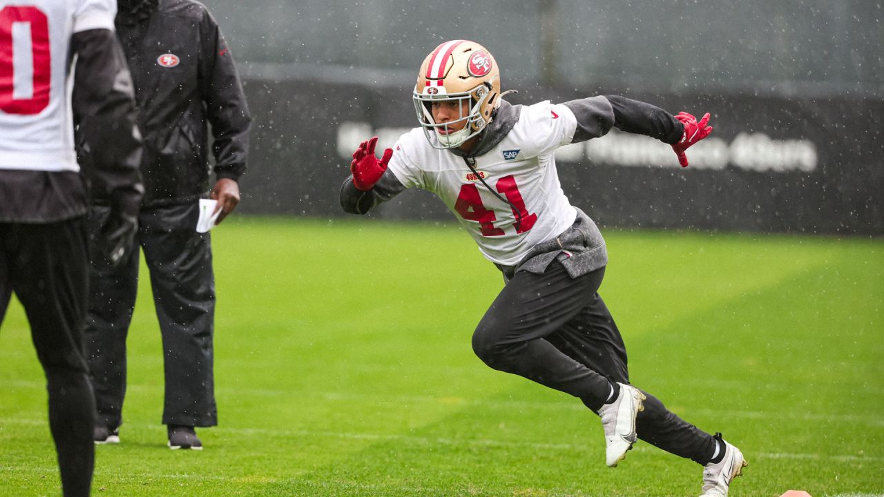 49ers Practice in the Rain Ahead of Super Wild Card Weekend vs. Seahawks