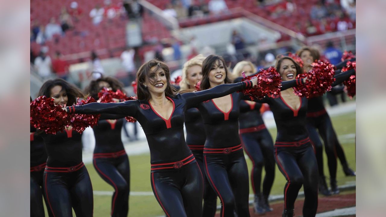 San Francisco 49ers on X: Meet Gold Rush members Sophia and Cassie!    / X