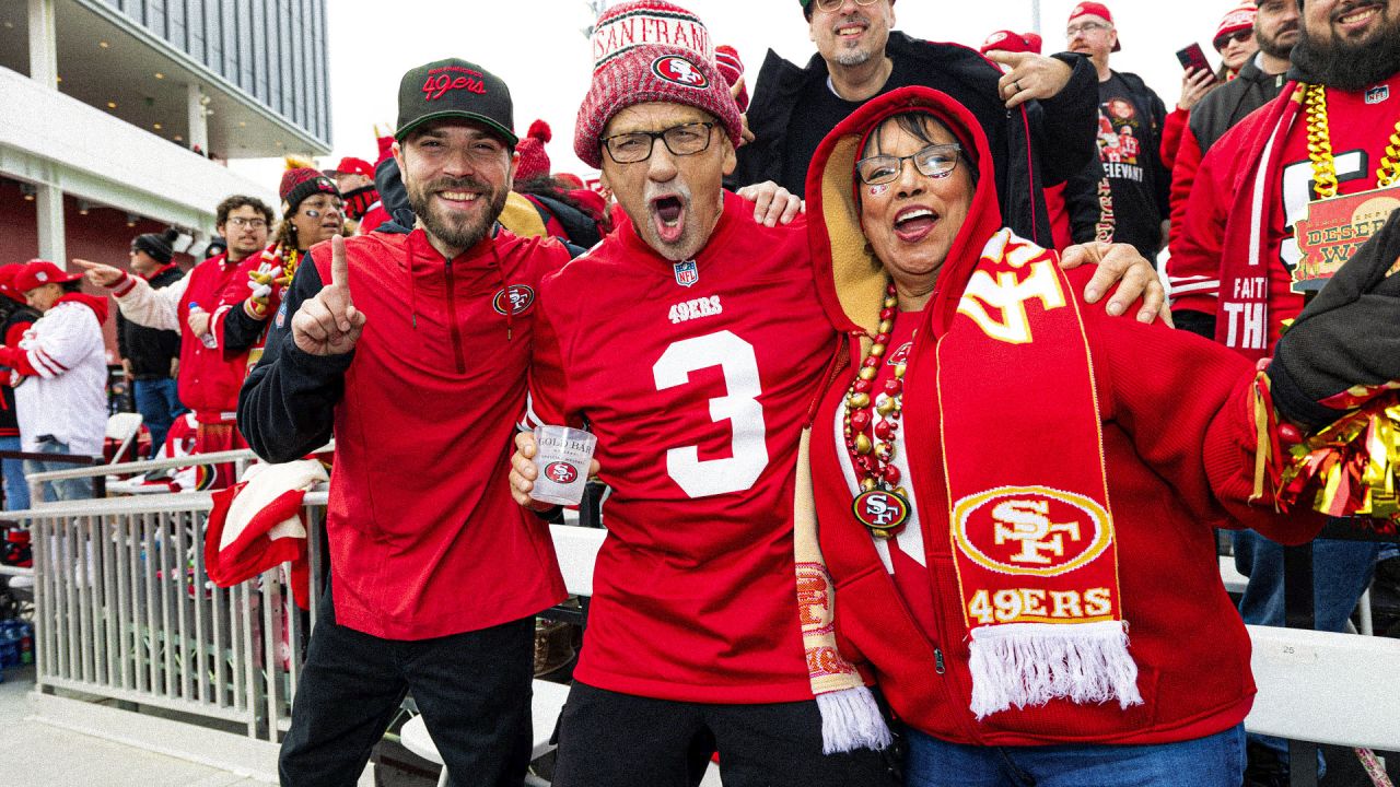 Rain or Shine, Faithful Cheer on 49ers to Victory vs. Buccaneers