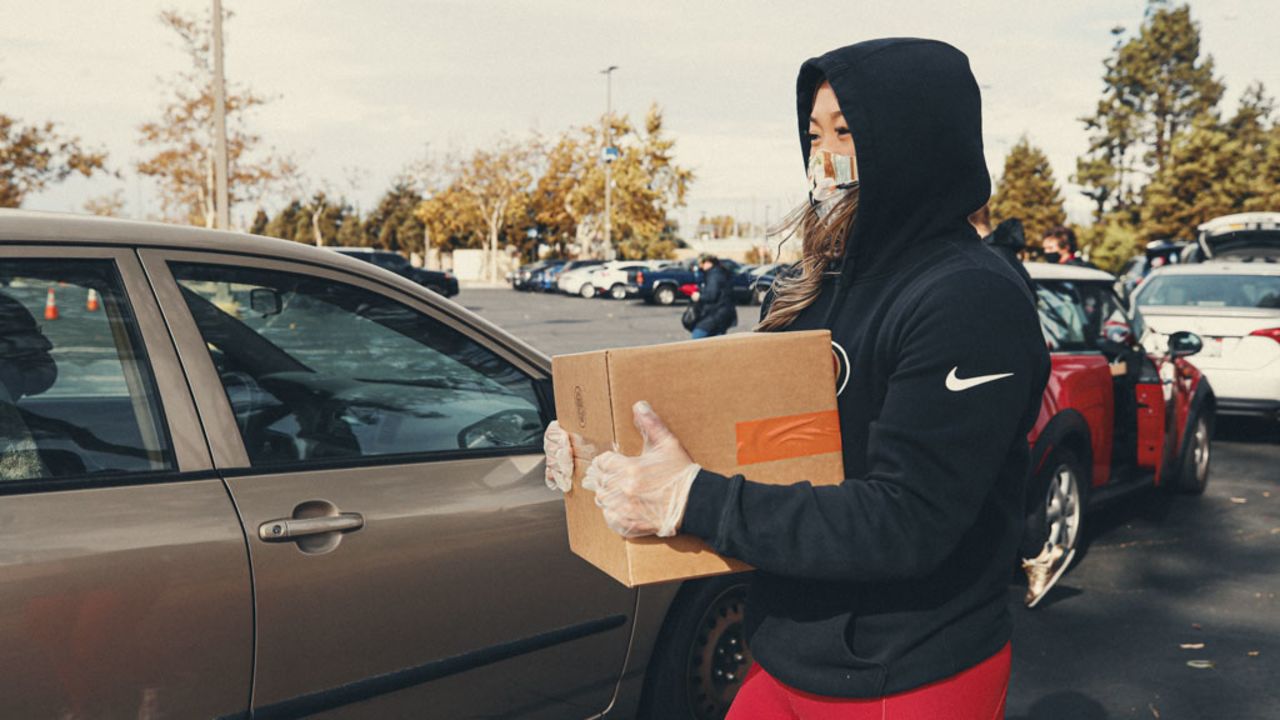 49ers Kick Off Season of Giving with Second Harvest Food Bank