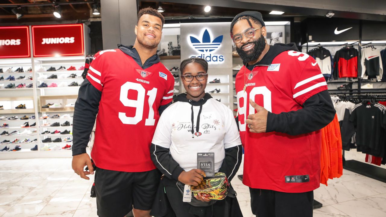 49ers Players Host Holiday Blitz with Shoe Palace and Visa