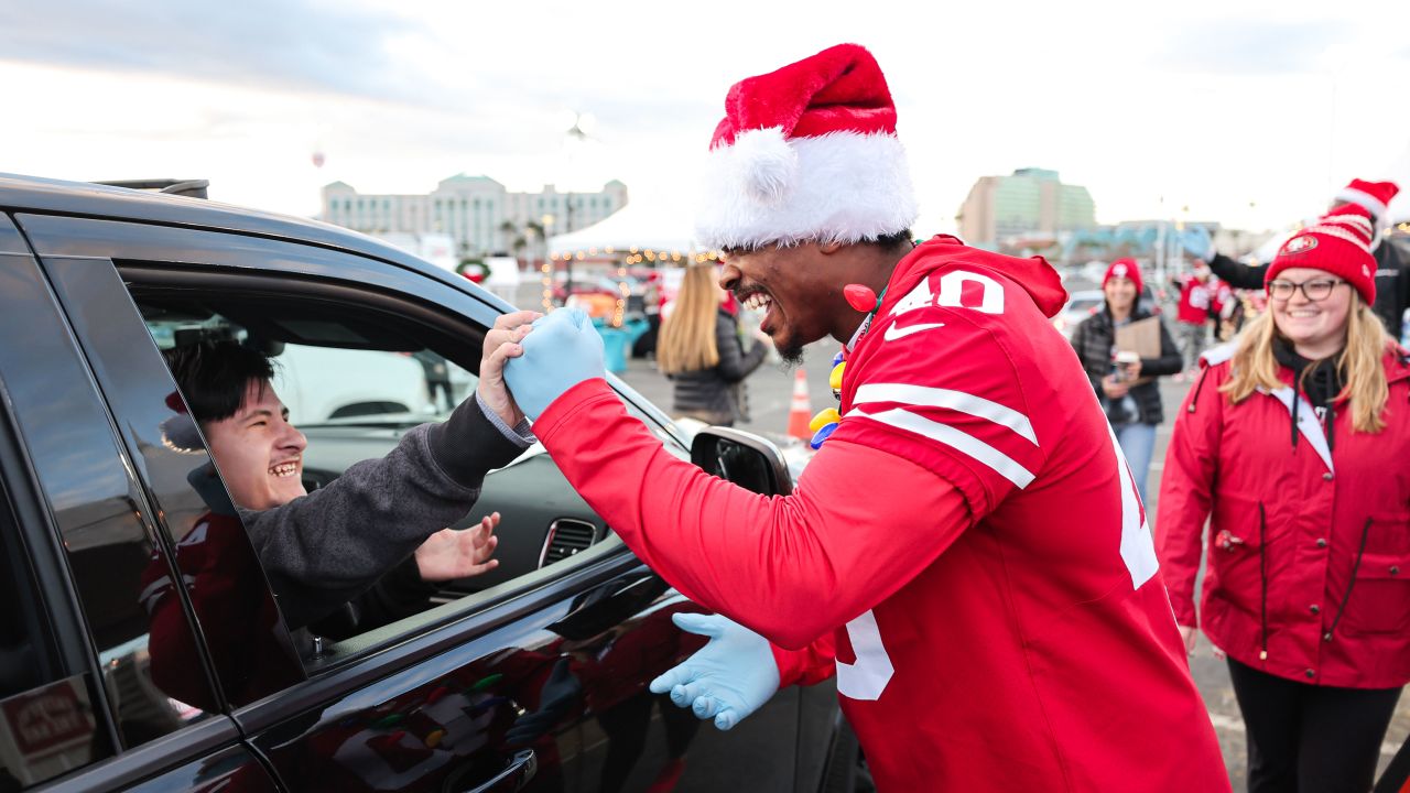 49ers Players Host SPAAT for a Holiday Blitz Shopping Event