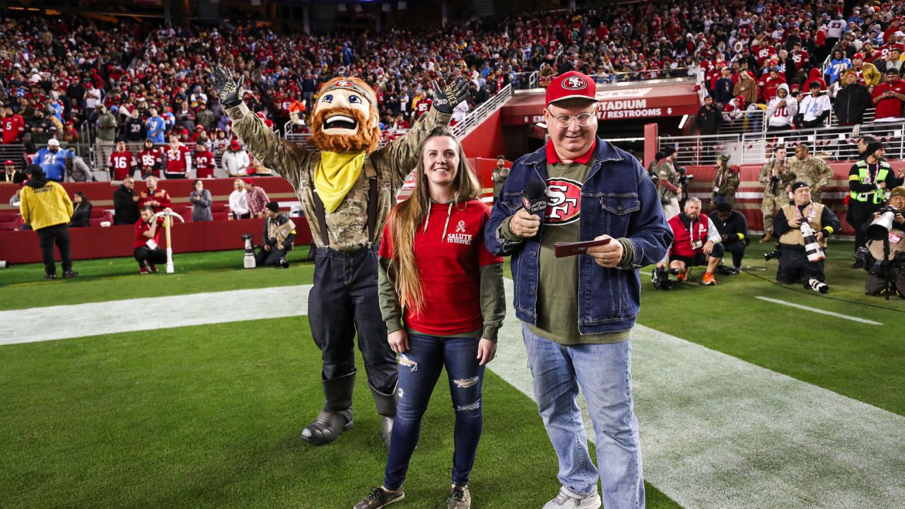 PHOTO GALLERY: SOURDOUGH SAM RECEIVES BRAND NEW LEVI'S JEANS - Levi's®  Stadium