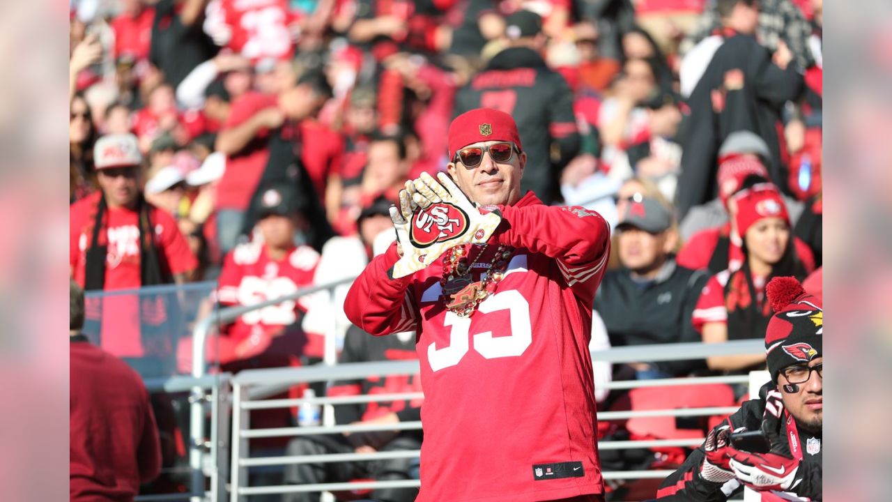 San Francisco 49ers vs. Arizona Cardinals . Fans support on NFL Game.  Silhouette of supporters, big screen with two rivals in background Stock  Photo - Alamy