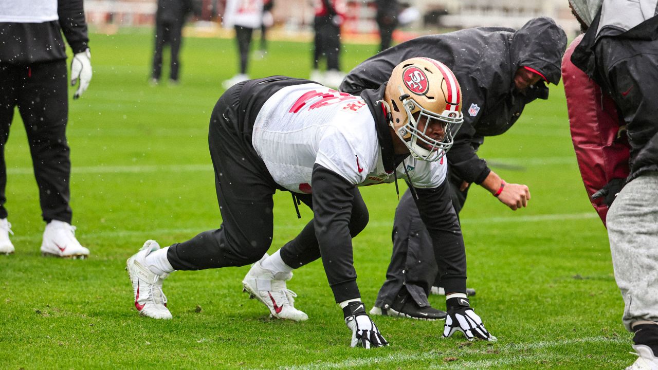 49ers Practice in the Rain Ahead of Super Wild Card Weekend vs. Seahawks