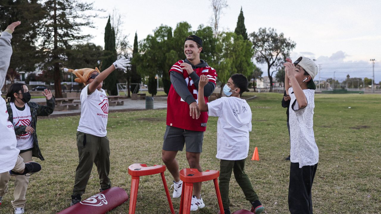 49ers Players Visit Boys & Girls Club for Feast with the Niners