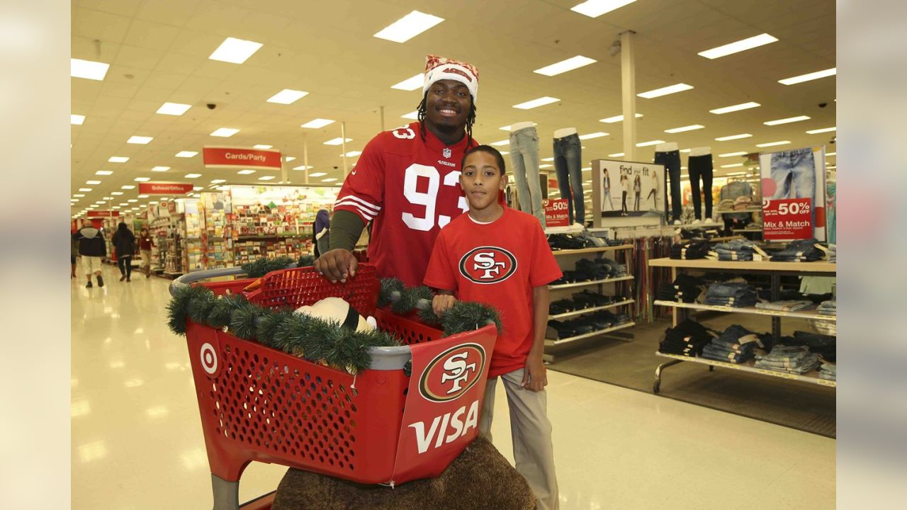 49ers Shop with Youth at Visa Holiday Event