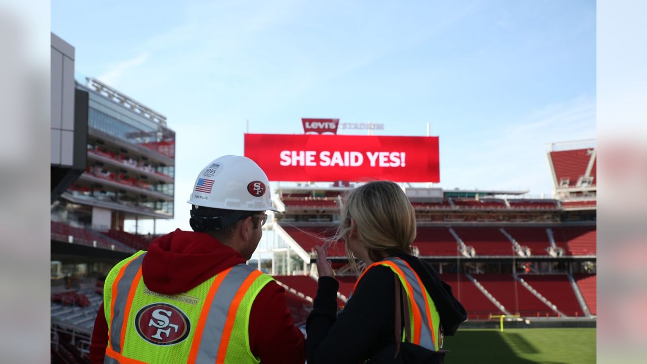 Levi's® Stadium on X: Join us for an autograph signing opportunity with  @JerryRice on Saturday, December 11 at the 49ers Team Store presented by  @Visa! This opportunity is guaranteed to the first