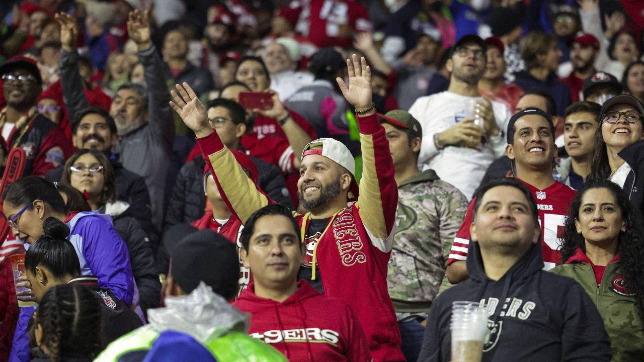 49ers players, coach praise Mexico City fans for Monday night's turnout -  Sactown Sports