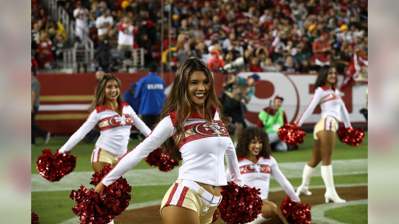 Green Bay Packers Cheerleader, San Francisco 49ers vs. Gree…