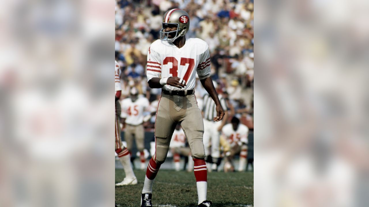 It's Jim Brown in a runaway over LT, Rice & Joe Montana for title of  greatest living football player – New York Daily News