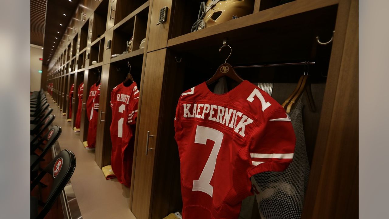 49ers Unveil Levi S Stadium Locker Room