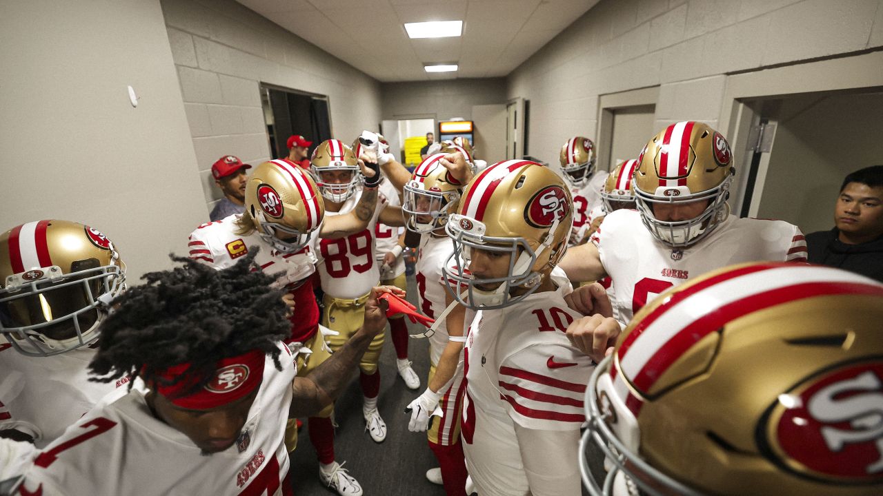 Inside the 49ers' halftime locker room: Bananas, bathroom trips and study  time for Brock Purdy - The Athletic