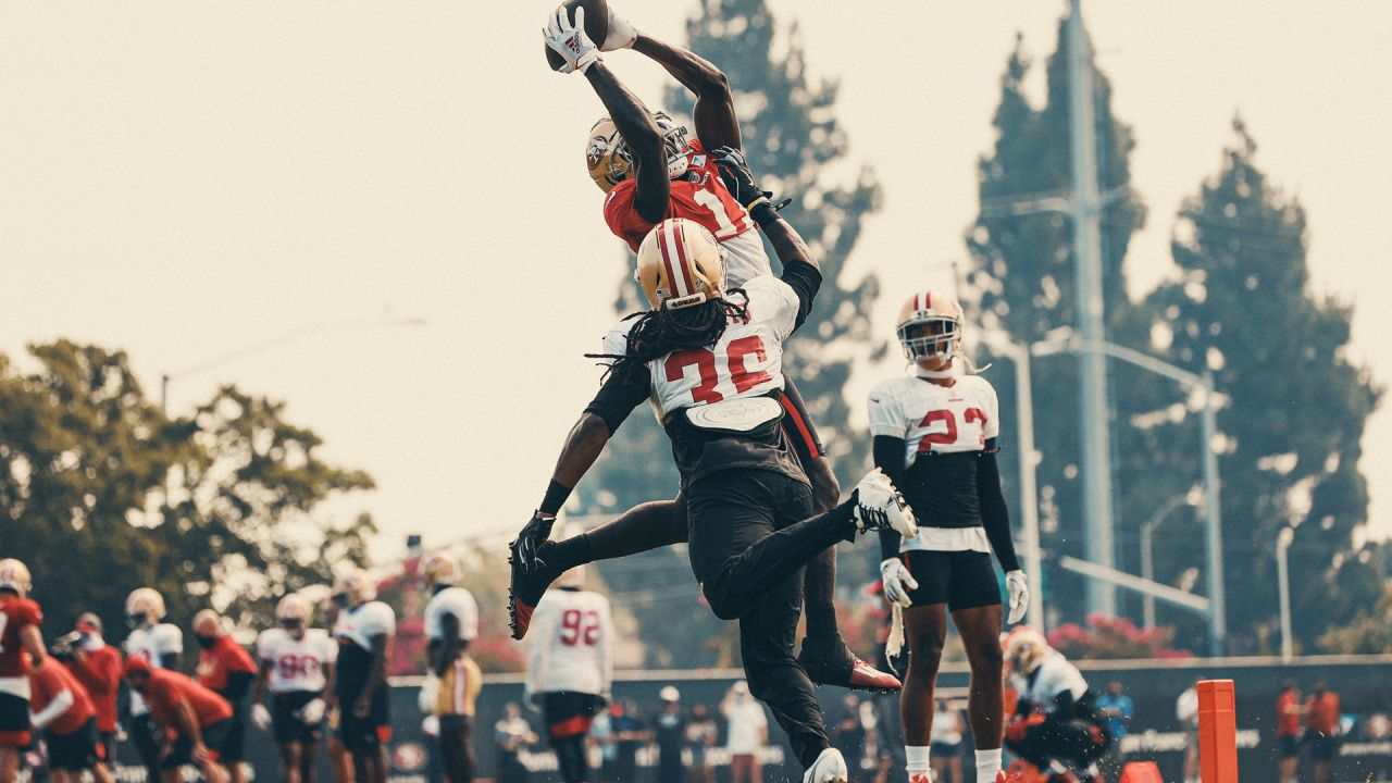 San Francisco 49ers wide receiver Tay Martin (83) runs with the ball during  the NFL football team's training camp in Santa Clara, Calif., Monday, Aug.  1, 2022. (AP Photo/Josie Lepe Stock Photo - Alamy