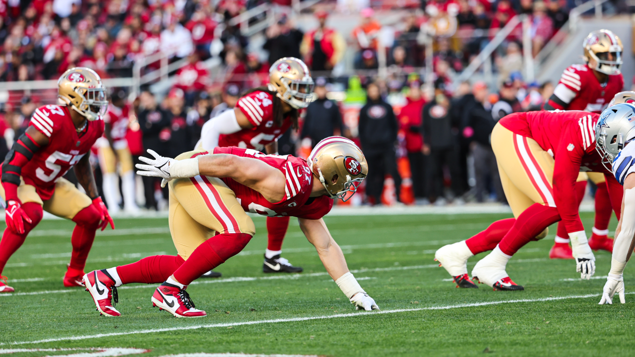 Dallas Cowboys vs. San Francisco 49ers. Fans support on NFL Game.  Silhouette of supporters, big screen with two rivals in background Stock  Photo - Alamy