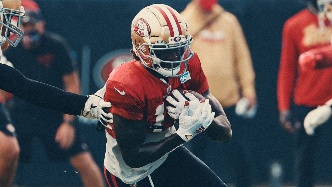 San Francisco 49ers wide receiver Tay Martin (83) runs with the ball during  the NFL football team's training camp in Santa Clara, Calif., Monday, Aug.  1, 2022. (AP Photo/Josie Lepe Stock Photo - Alamy