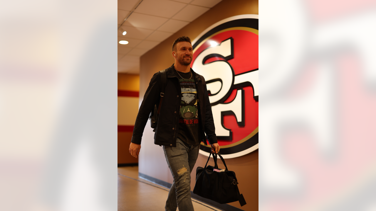 Proposal video! Couple gets engaged during San Francisco 49ers pre-season  finale at Levi's Stadium - ABC7 San Francisco