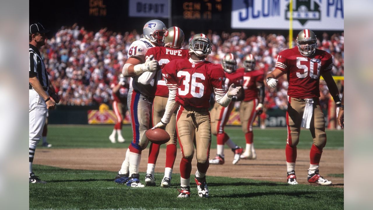 49ERS HANKS/C/03JAN98/SP/MAC 49ers v. Packers. 49er 36- Merton Hanks  celebrates the victory. bY Michael Macor/The Chronicle (MICHAEL MACOR/San  Francisco Chronicle via AP Stock Photo - Alamy