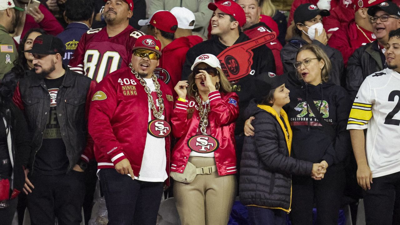 49ers players, coach praise Mexico City fans for Monday night's turnout -  Sactown Sports