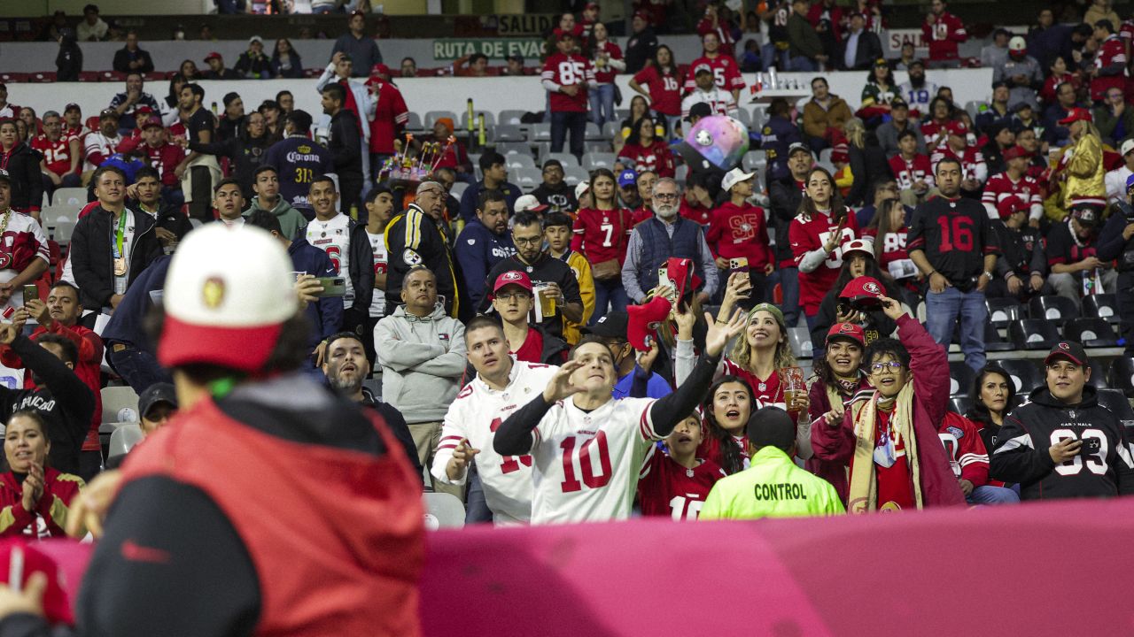 49ers players, coach praise Mexico City fans for Monday night's turnout -  Sactown Sports