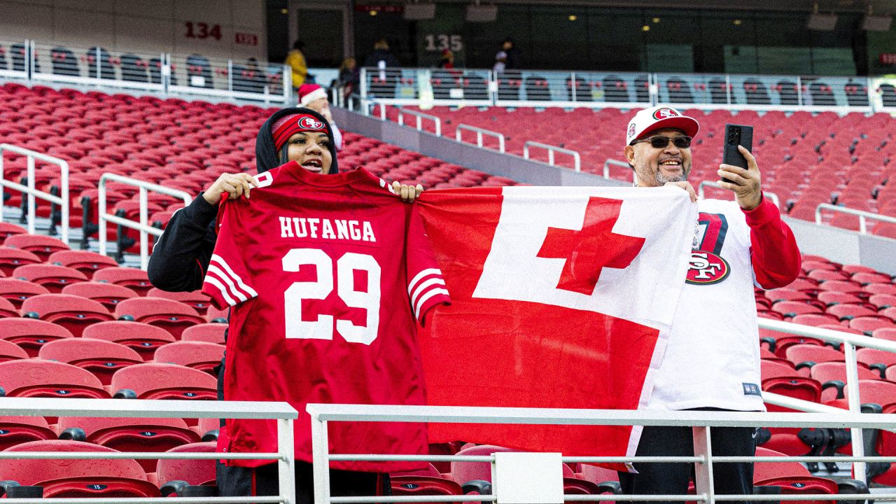 Rain or Shine, Faithful Cheer on 49ers to Victory vs. Buccaneers