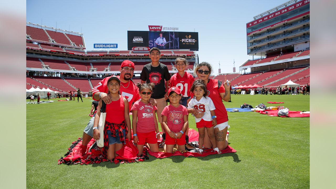 NFL - 49ers Picnic On The Field